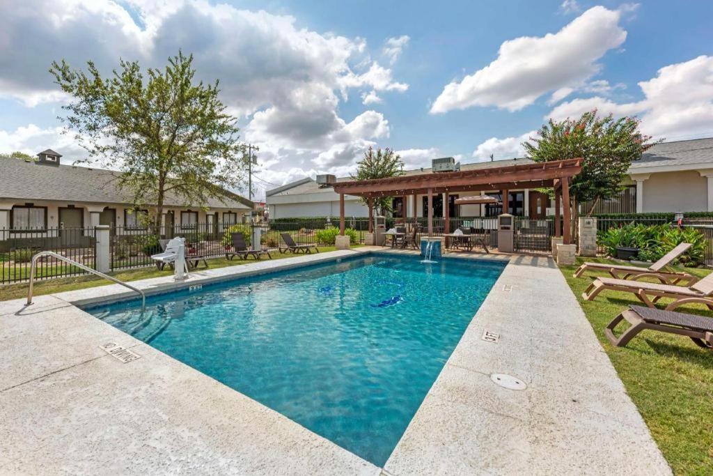 Best Western Post Oak Inn Burnet Εξωτερικό φωτογραφία